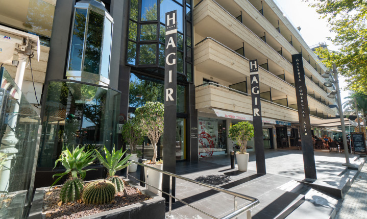 Fachada Hotel Agir