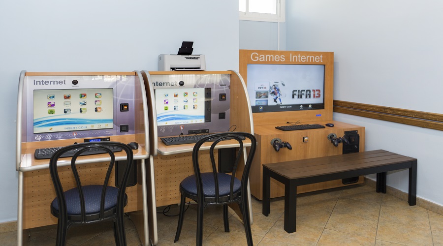 Maquina de juegos y Pc Balmoral