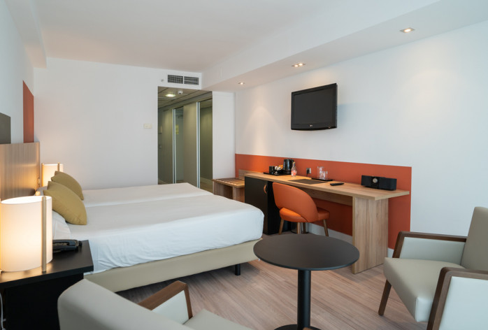 club room flamingo oasis