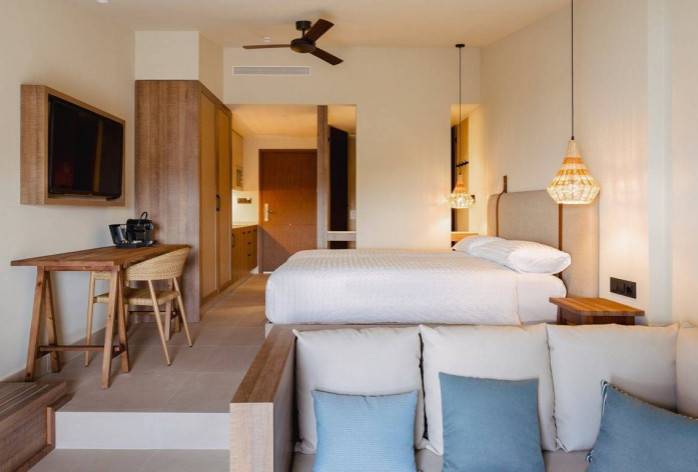 Open suite con cocina y vista mar