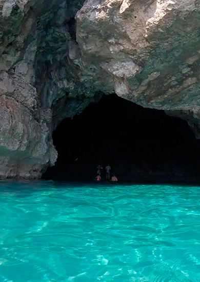 'La cova del llop marí' con barca y snorkel