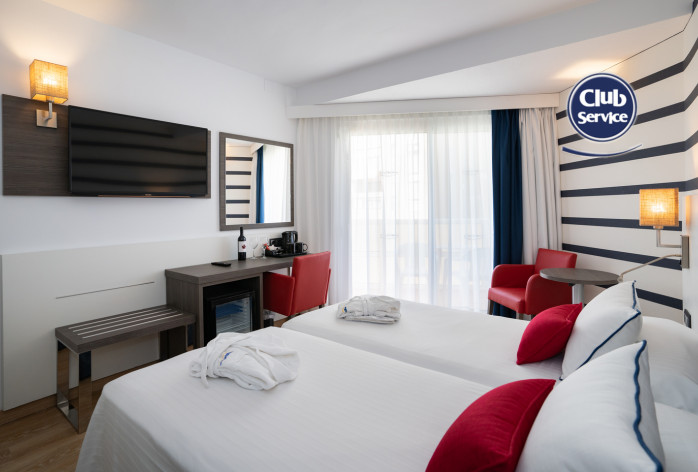 Double Room with Club Service 